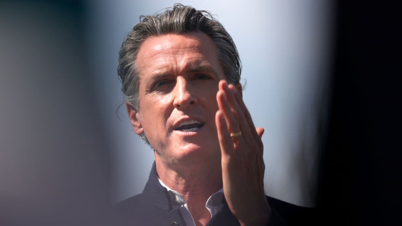 ¿Cuenta el gobernador de California con un panorama favorable frente a la elección de destitución en su contra?