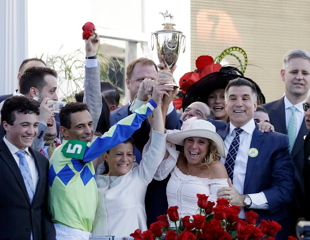 El jinete se accidentó durante la serie de carreras del Breeders’ Cup en California, pero tras operarse y empezar su recuperación, volvió a las carreras en enero de 2014.