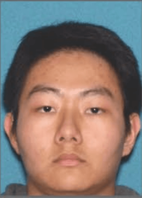 <h3 class="cms-H3-H3">Eugene Kim</h3>
<br>
<br>Habitante de Evesham, Nueva Jersey. Este joven estudiante de 20 años fue arrestado el pasado 16 de abril por
<b> la posesión y distribución de material sobre abuso sexual infantil. </b>
<br>
<br>