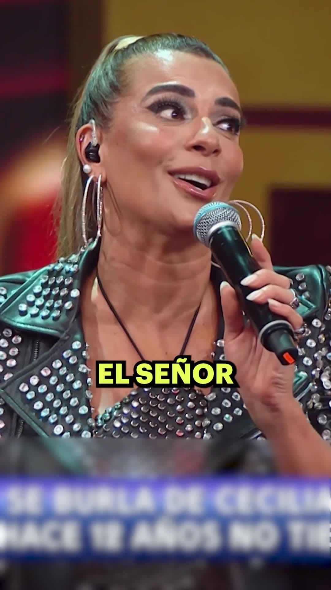 Lupillo Rivera se BURLA de los 12 años de SOLTERÍA de Cecilia Galliano