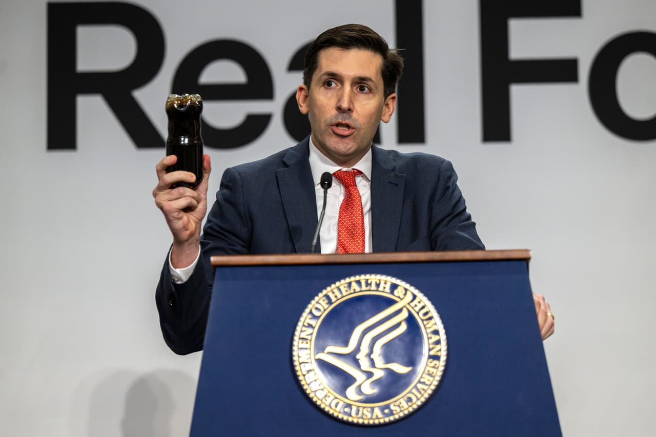 Calley Means, el hombre que impulsa el movimiento "Make America Healthy Again", renuncia a su cargo en plena campaña electoral