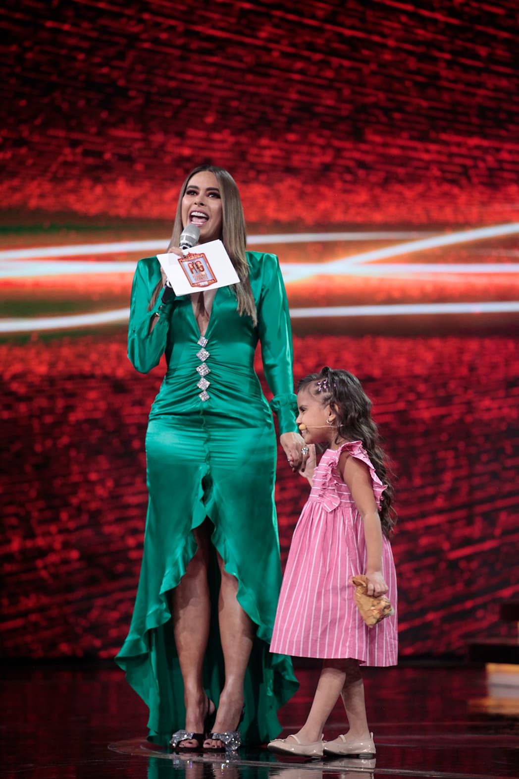 "Yo le agradezco a Vero que haya gastado su dinero en mí y que me haya regalado a la virgencita para cuando me opere", dijo la niña.