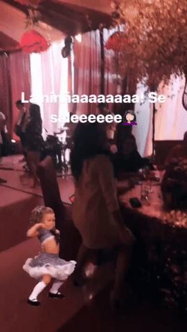 A pesar de su avanzado embarazo, Gómez Mont se lució con sus movimientos de baile.