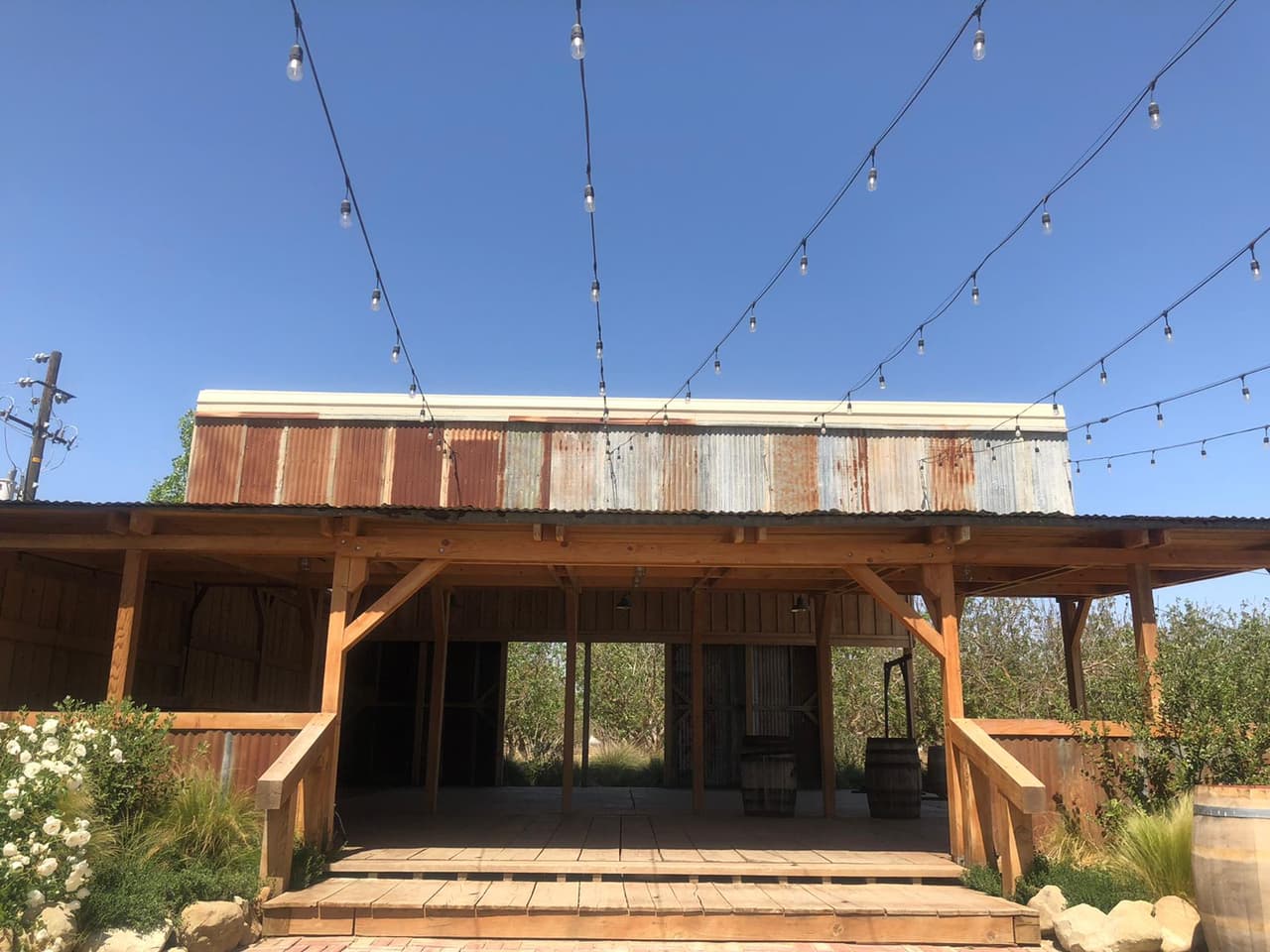 En su celebración que se llevo a cabo en un lugar rústico de Shafter el pasado sábado, decenas de personas de
<b> la comunidad del <a href="https://www.univision.com/local/fresno-kftv/clausuran-seis-restaurantes-del-condado-de-kern-por-no-pasar-inspeccion-sanitaria">condado de Kern</a> </b>se unieron para donar su talento y tiempo conmovidos con la historia de Aleena.