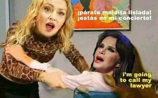 <b><a href="http://www.univision.com/temas/lucia-mendez">Lucía</a></b> aseguró que tenía lastimada la rodilla, por lo que no podía estar de pie. La 
<b><a href="http://www.univision.com/temas/madonna">'Reina del pop'</a></b> se molestó y sus elementos de seguridad intentaron sacarla, pero no lo consiguieron cuando la 
<a href="http://www.univision.com/temas/lucia-mendez">'Diva de las telenovelas'</a> amenazó con llamar a su abogado.