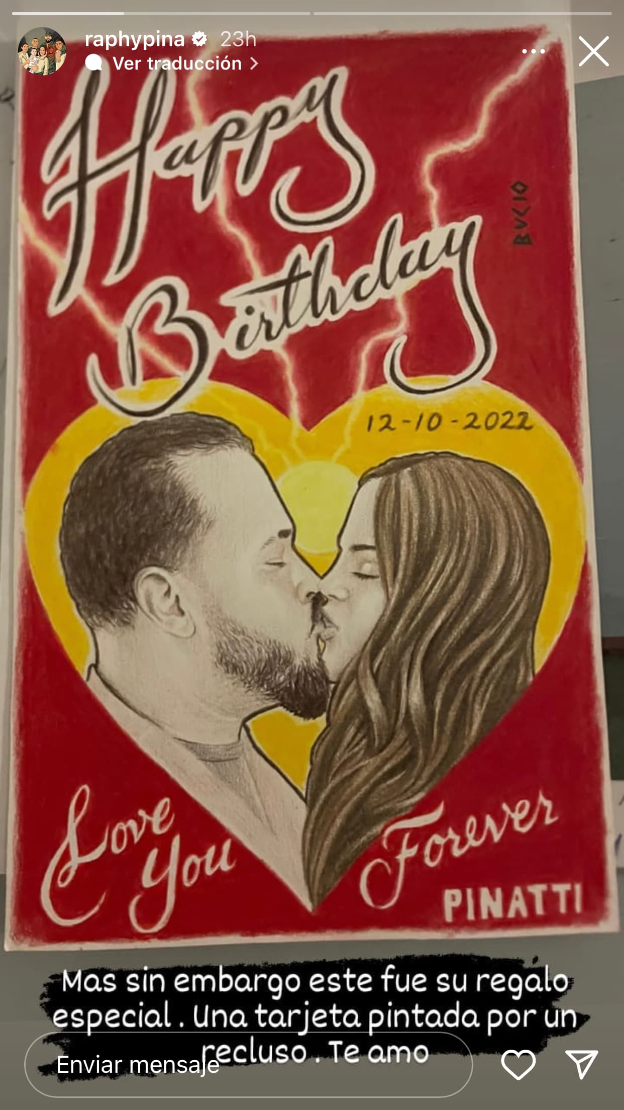 El productor colgó esta imagen en sus historias de Instagram y escribió: "Este fue su regalo especial. Una
<b> tarjeta pintada por un recluso</b>. Te amo". 
<br>