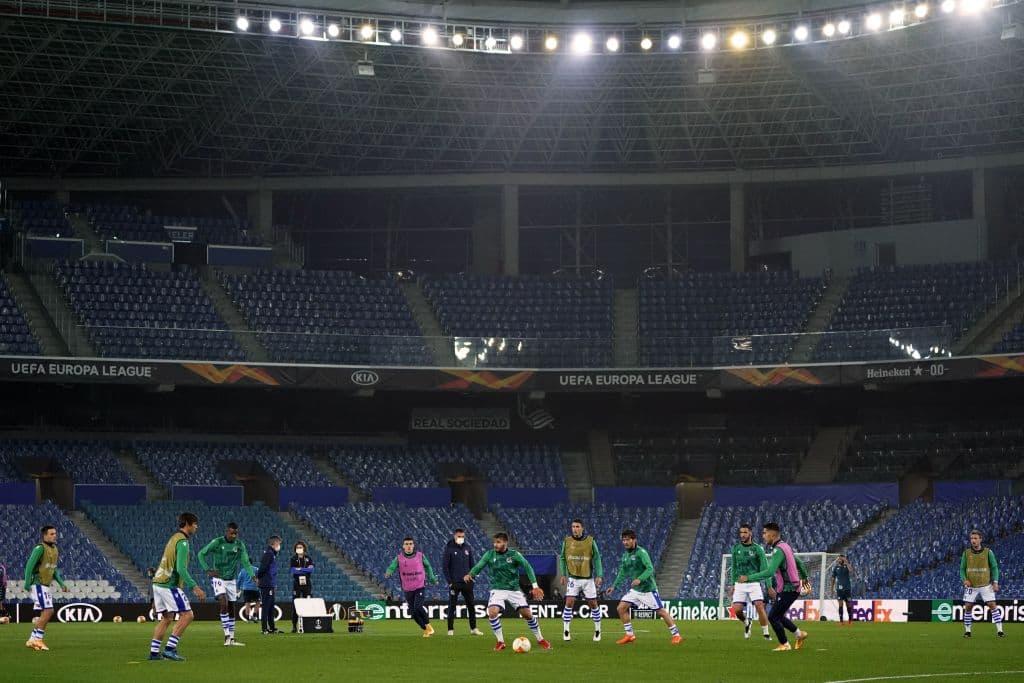 Napoli se lleva la victoria ante la Real Sociedad por la mínima. Los de Gatusso se llevan los tres puntos, pero siguen segundos en la tabla de grupo. Un partido polémico pero finalmente Matteo Politano se asegura de darle el gane su equipo durante la segunda jornada de la Europa League