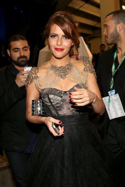 Los collares XXL no predominaron en Latin GRAMMY 2015, pero sí llamaron la atención como este que llevó Claudia ÁLvarez