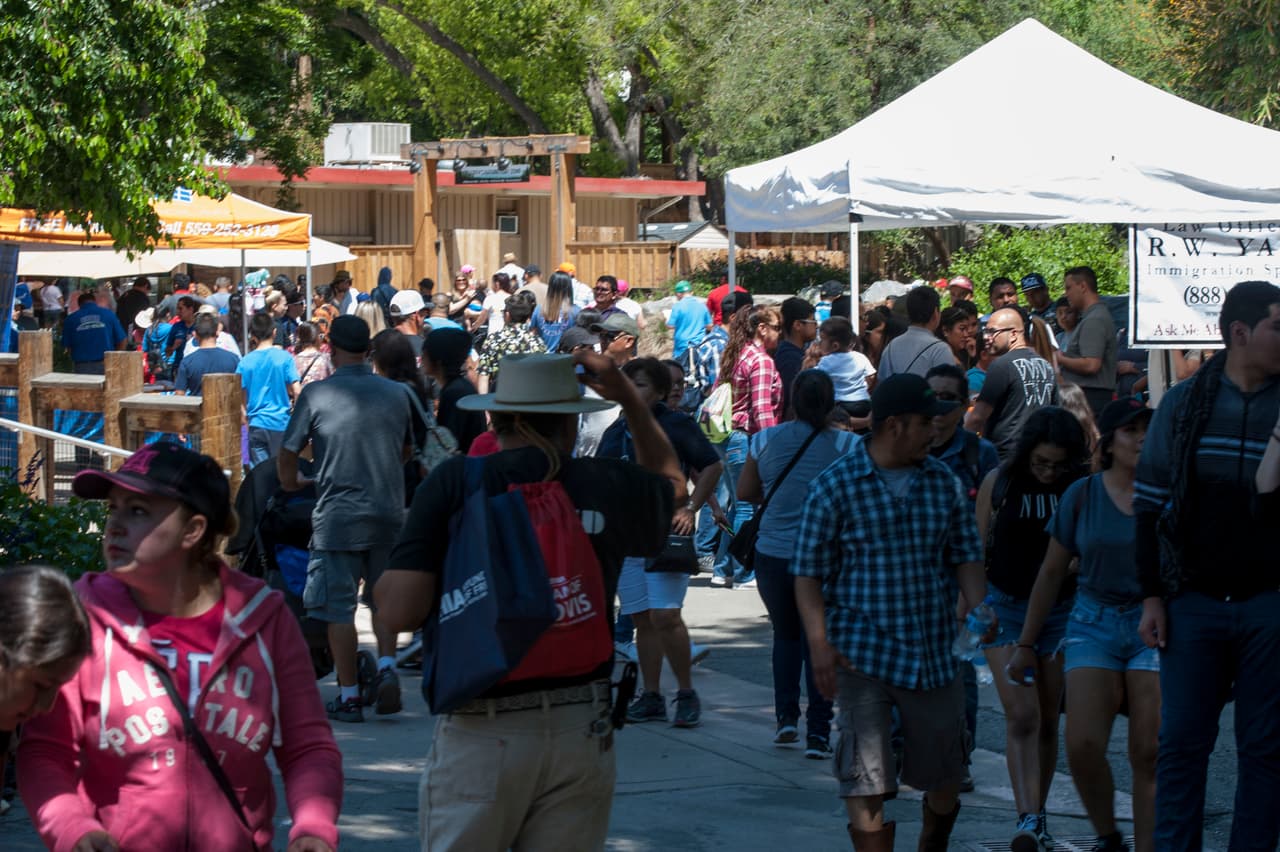 Un bello dia fue perfecto para las familias desde Bakersfield a Modesto.