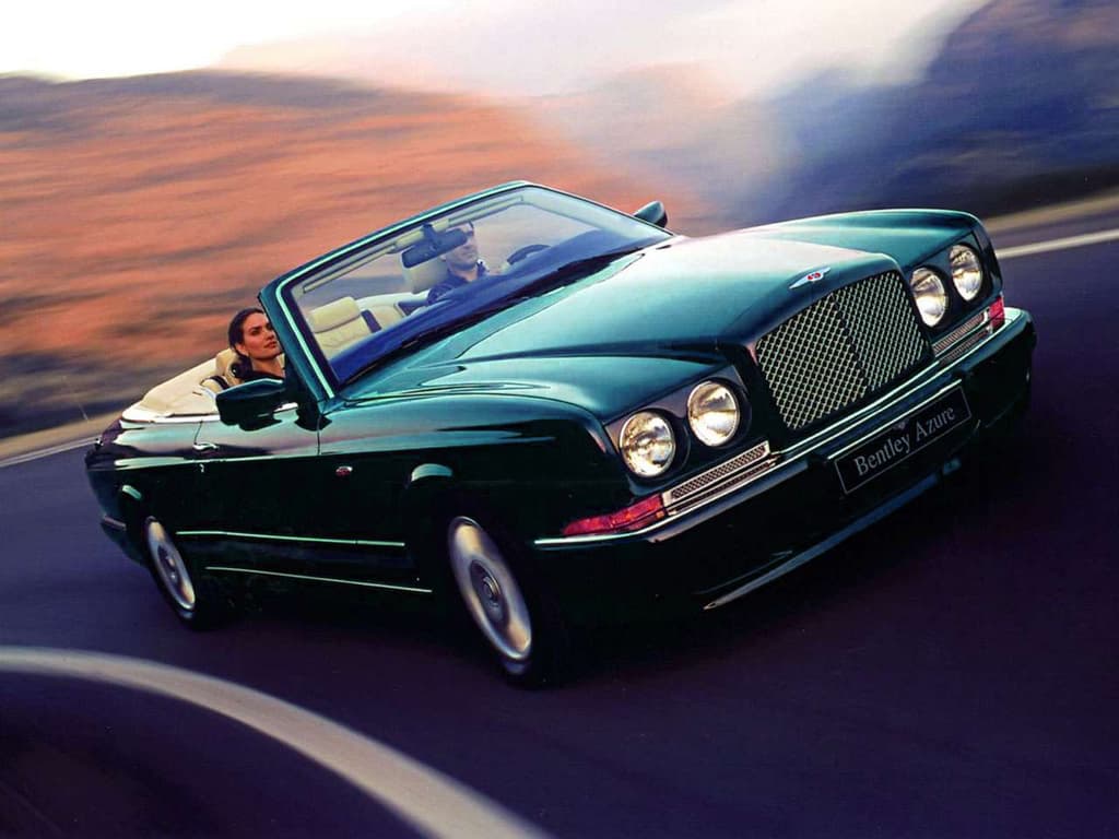 Pero la gran joya en la colección de autos de Lupillo Rivera es el 
<b>Bentley Azure Mulliner ‘Symbolic Edition’</b> comprado por 250,000 dólares en 1999 como modelo 2000, del cual 
<b>sólo se construyeron 4 unidades</b>. En su oportunidad corrieron rumores de que después de adquirir este espectacular convertible ingles Lupillo recibió una oferta de 
<b>Samuel L. Jackson</b> de 600,000 dólares para que le vendiera el auto. Lupillo rechazó la oferta a pesar de que de haberla aceptado hubiese podido haber más que duplicado su inversión.