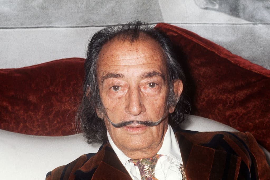 Ordenan exhumar los restos del pintor español Salvador Dalí por una demanda de paternidad