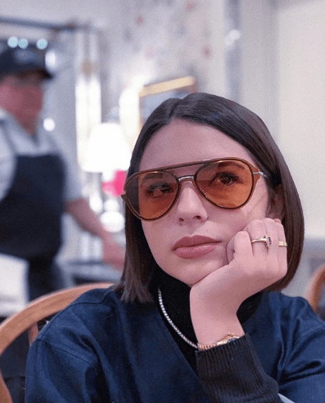 Actualmente Ángela Aguilar realiza presentaciones por México y Estados Unidos de 
<b>la gira 'Jaripeo sin Fronteras'</b> donde comparte créditos con su papá Pepe Aguilar y su hermano Leonardo.