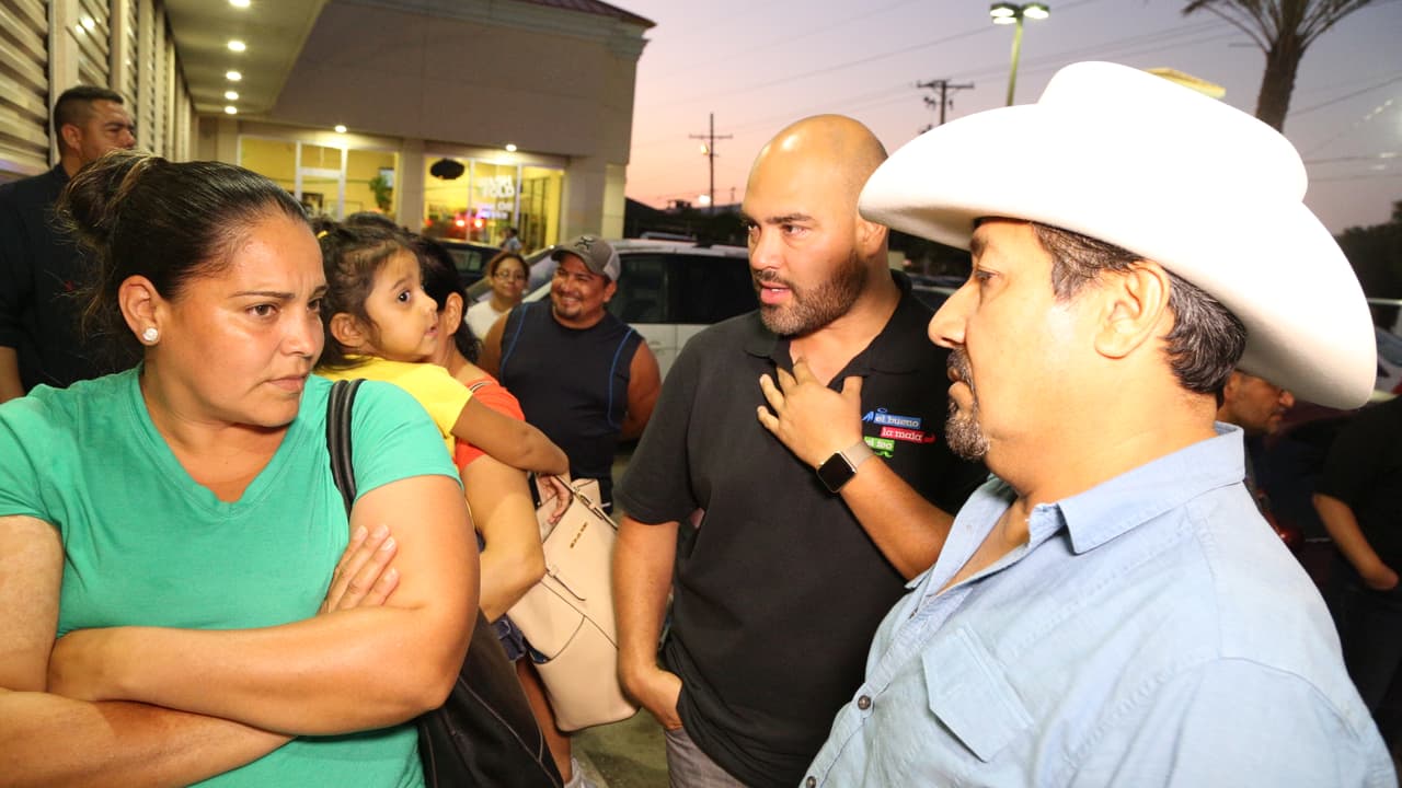 Así fue la entrega de ayudas por 'El Bueno, La Mala y El Feo' en Port Arthur, una de las localidades más afectadas por el huracán Harvey.