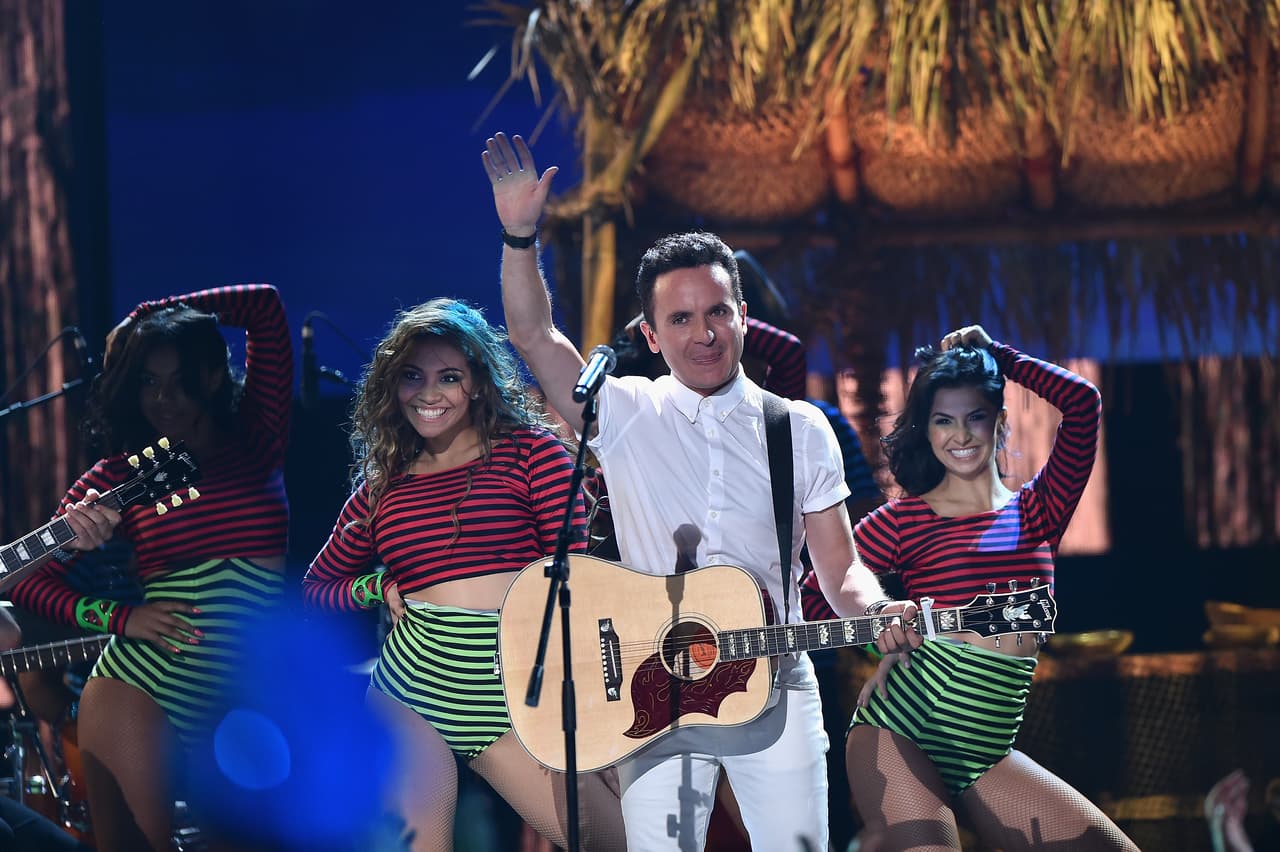 Fonseca saltó a la fama con el tema 'Te mando flores'. Uno de sus grandes ídolos es Carlos Vives quien es también su amigo y continúa siendo su inspiración.