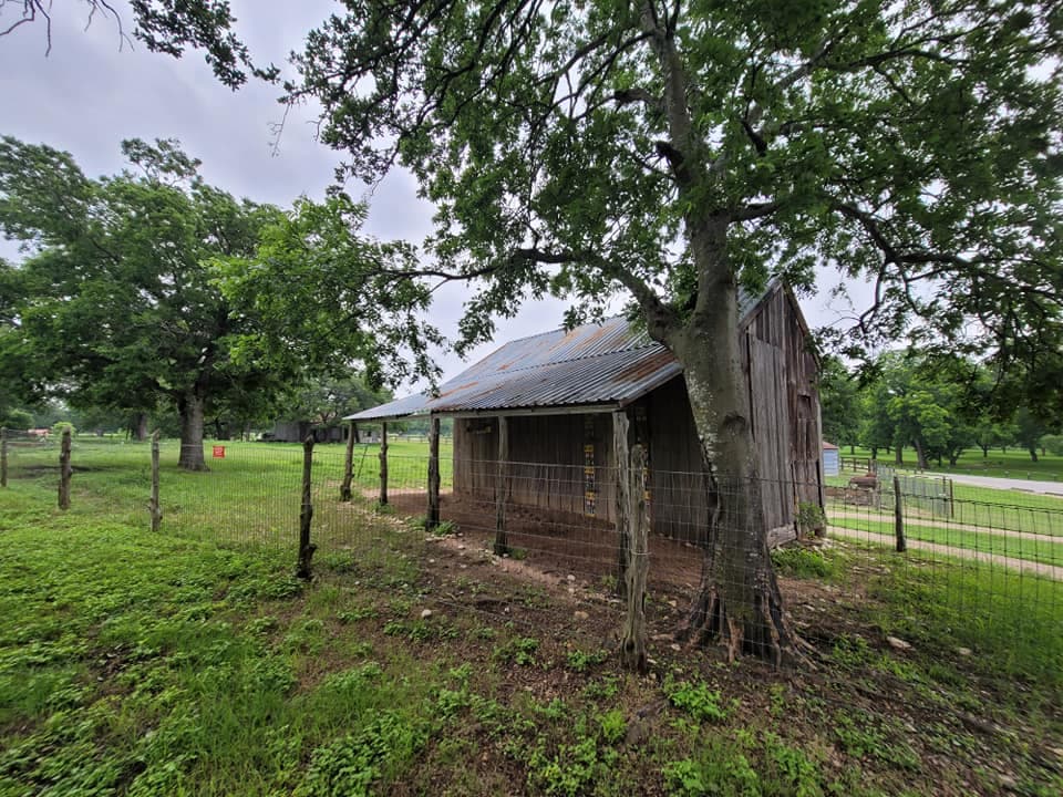 También conserva espacios históricos rodeado de jardines de flores silvestres.