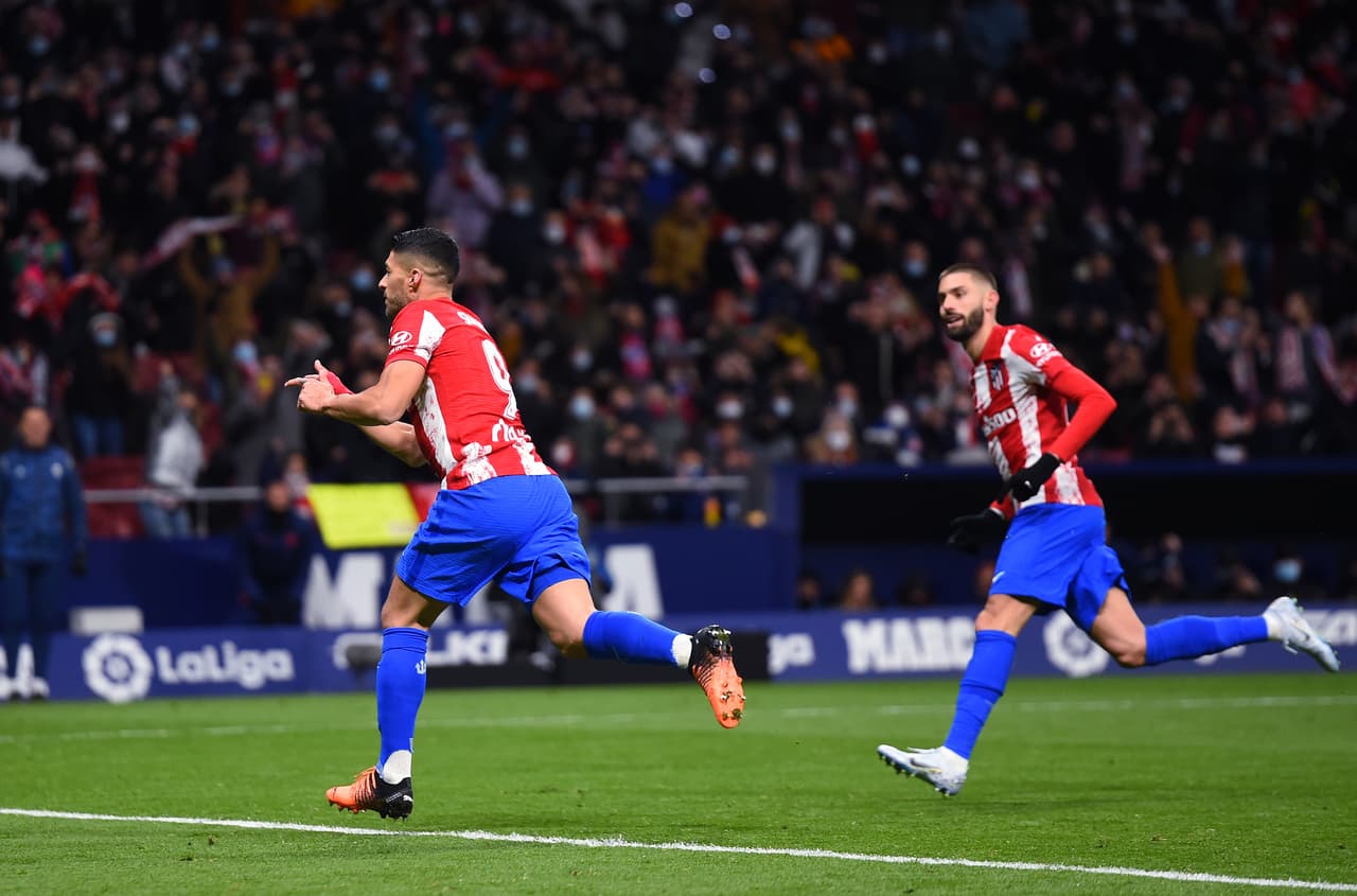 El Atlético de Madrid goleó al Alavés con sendos dobletes de Joao Félix y Luis Suárez.