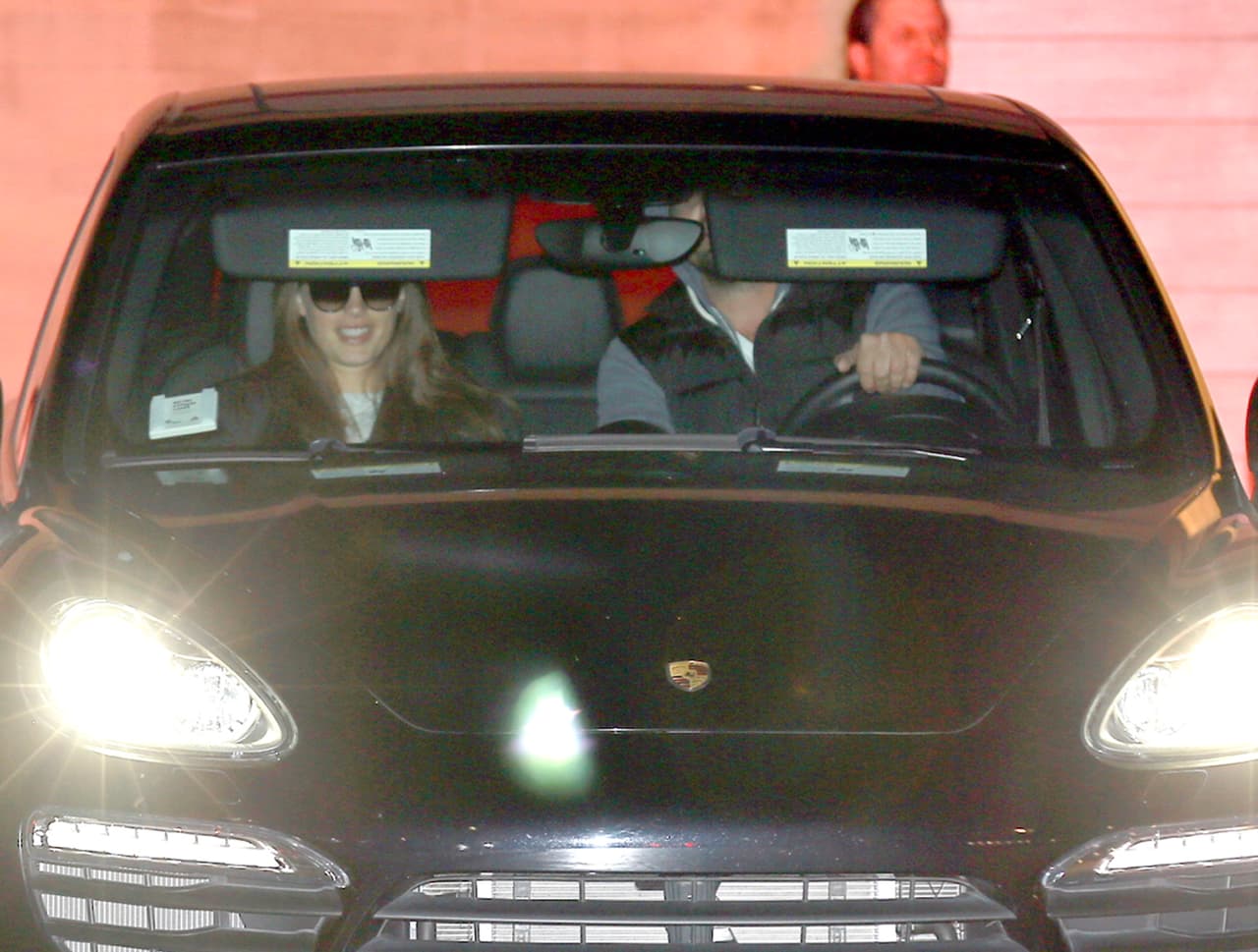 La parejita notó la presencia de las cámaras.