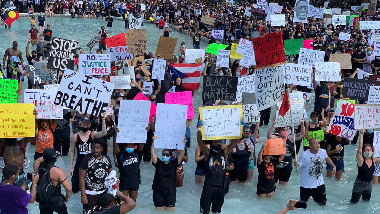 La manifestación fue encabezada por familiares de George Floyd.