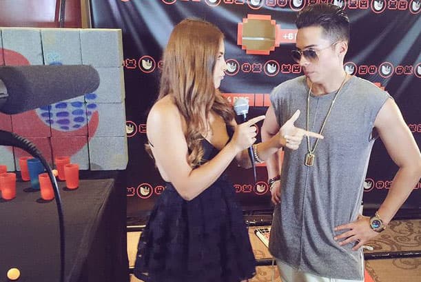 Reykon trabajando duro en los ensayos y obviamente repartiendo entrevistas.