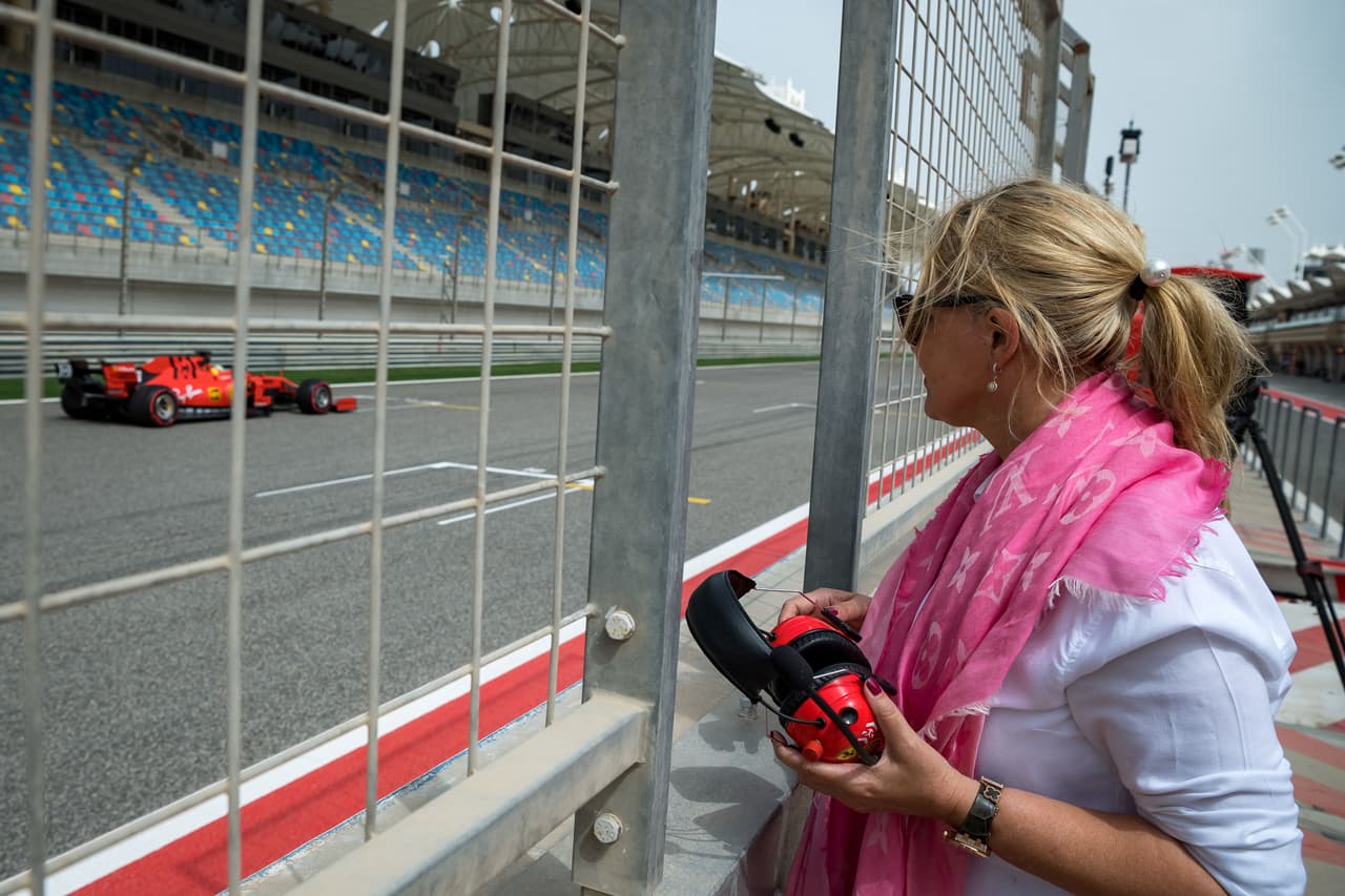 Corinna estuvo atenta a su rendimiento y seguramente también lo hará este miércoles, ya que se tiene previsto que se monte en un Alfa Romeo, filial de Ferrari.
