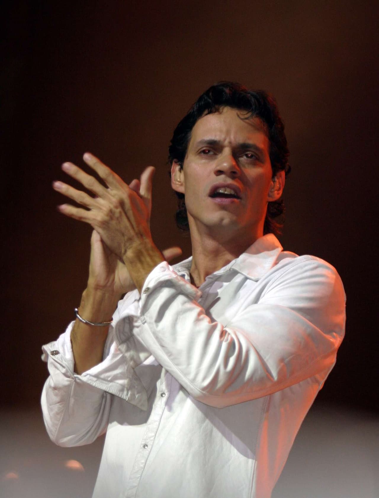 Marc Anthony tuvo que pagar una deuda de 3.4 millones de dólares, luego de que entre enero y marzo de 2010, el cantante recibiera las facturas de impuestos atrasados por una propiedad en Long Island.