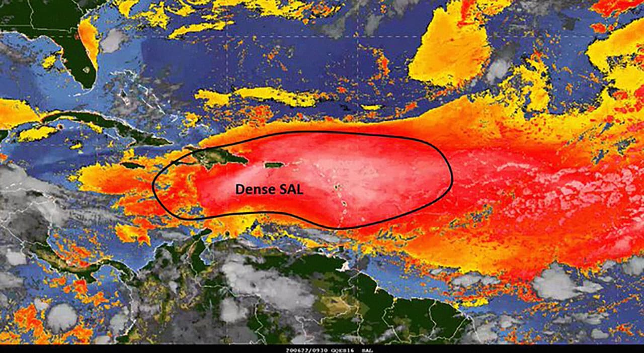 El 21 de junio una parte de la pared de polvo ya había llegado al este del Caribe, mientras que una segunda columna de polvo se mantiene en movimiento sobre el Atlántico.
<br>