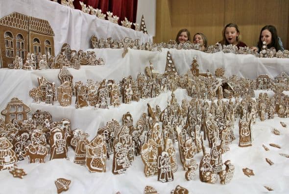 La espera después de un mes valió la pena al ver el rostro de los visitantes, son caras de sorpresa, admiración y encanto. Además seguro que habrá más de uno al que se le antojó tomar una pieza y probarla.