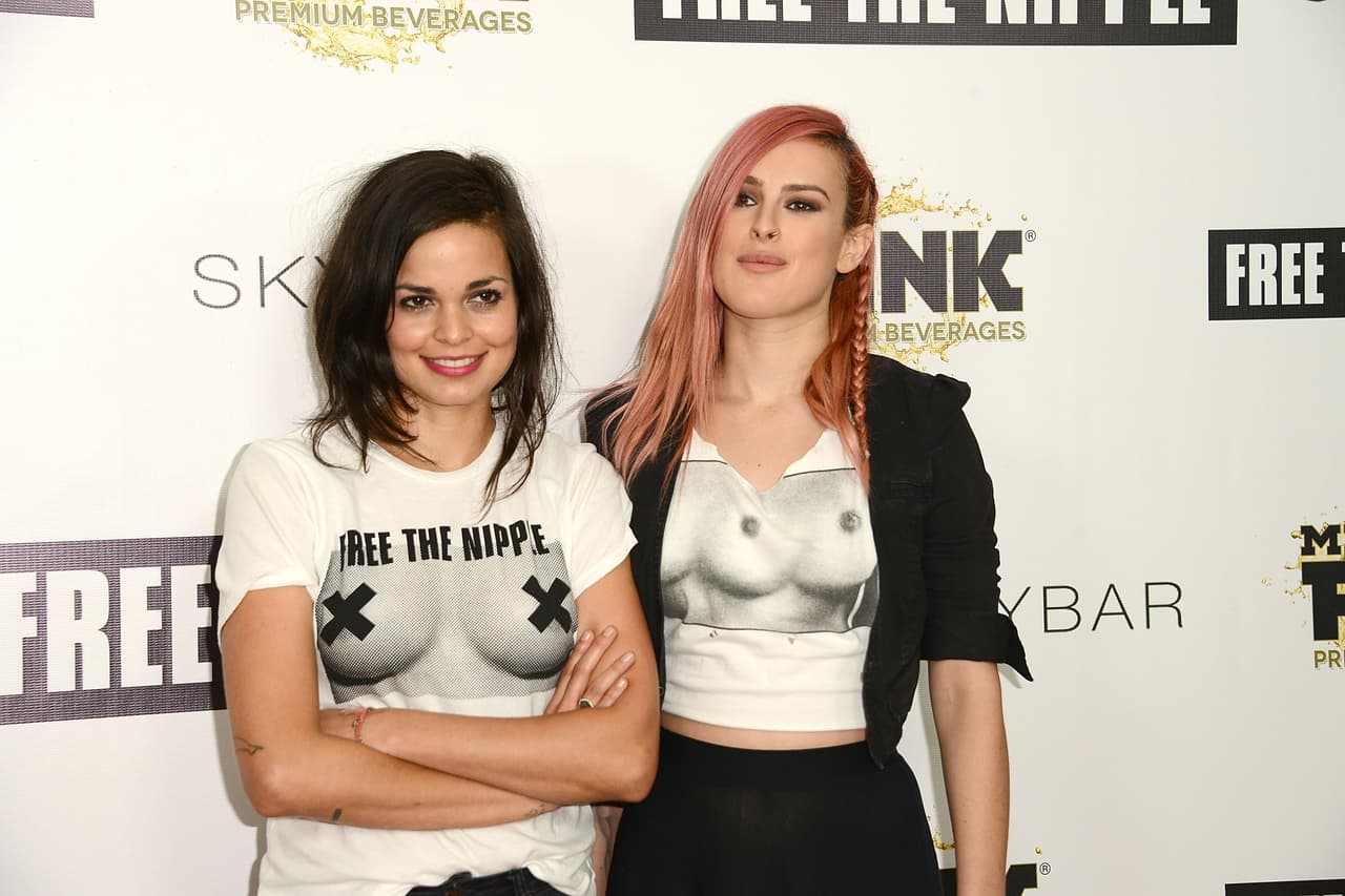 A la gala convocada en Los Angeles en 2014 por las líderes del movimiento Free the Nipple asistieron famosas personalidades.