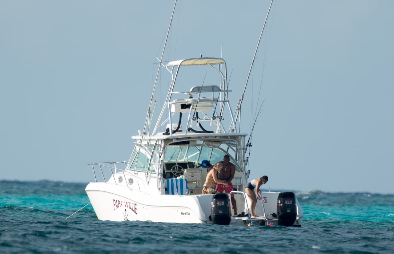 Así pasaron toda la tarde.