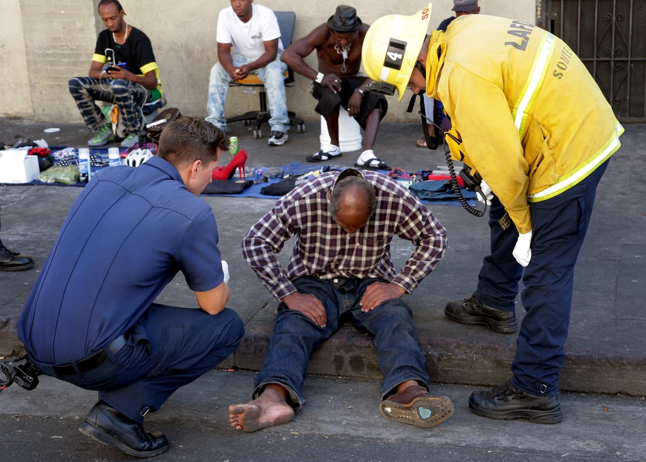 Extraña sustancia enferma a 18 indigentes de Skid Row