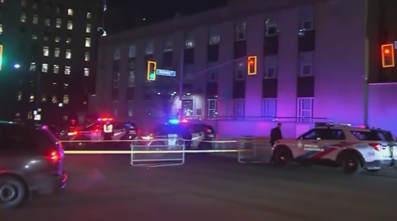 Policía de Toronto busca a dos sospechosos del tiroteo contra el Consulado de Estados Unidos
