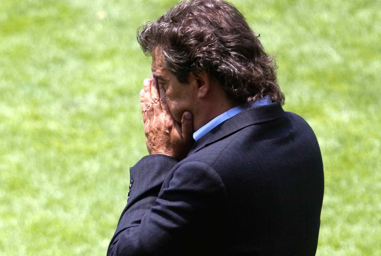 El llanto del técnico Rubén Omar Romano tras la derrota de sus dirigidos de Santos contra Toluca en el Bicentenario 2010 en la final definida en penaltis marcó el choque entre ambos equipos.
