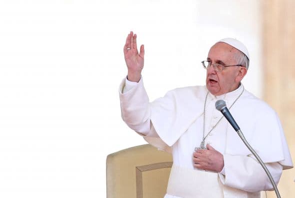 El papa Francisco, que hasta su elección fue arzobispo de Buenos Aires, expresó en un mensaje su "amargura" y pidió a las instituciones ayuda ante las graves inundaciones en Argentina que han causado 54 muertos y miles de afectados.