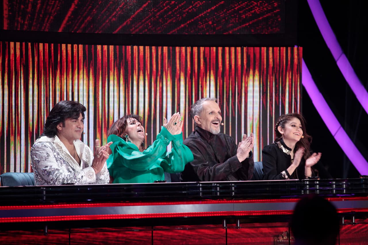 Y ella no dejó de celebrar sus actuaciones y esfuerzo con aplausos.