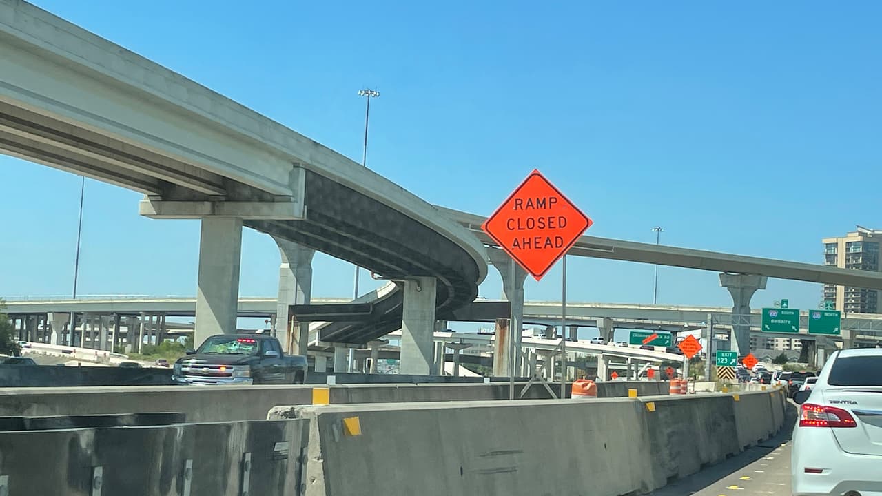 El 23 y 24 de noviembre, las horas con mayor tráfico son de 11am a 8pm.