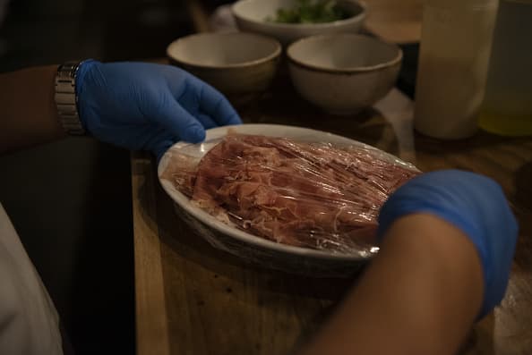 <b>A partir del 12 de junio: </b>Los restaurantes pueden ampliar las operaciones al 75% de su capacidad.
<br>