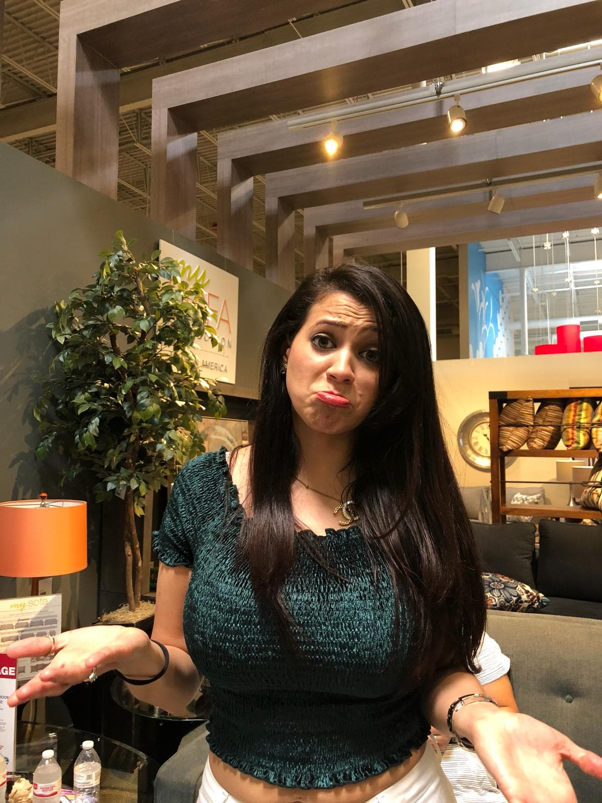 ¿Ahora qué habrán hecho El Pelón y El Feo, para que Carlita esté triste?