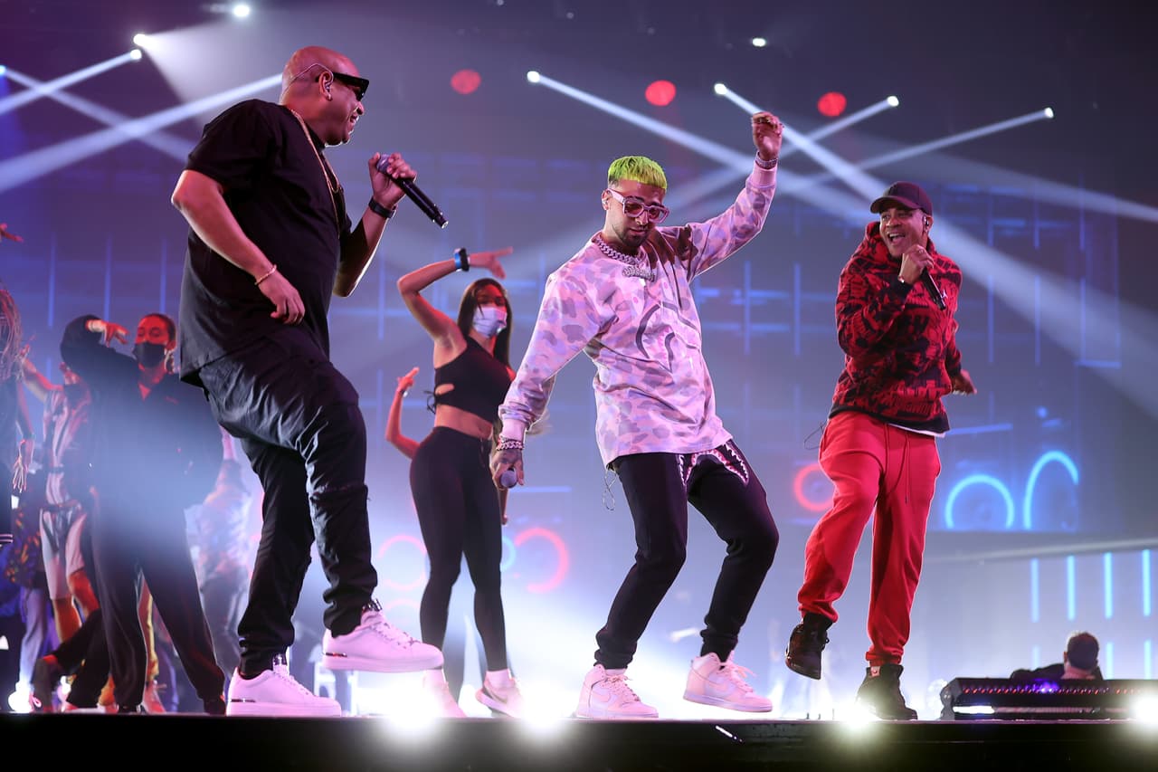 Otra colaboración de la que pudimos ver un primer vistazo fue la de 
<b>Gente de Zona</b> y 
<b>Ovi</b>, quienes interpretarán su tema 'Qué Locura'.