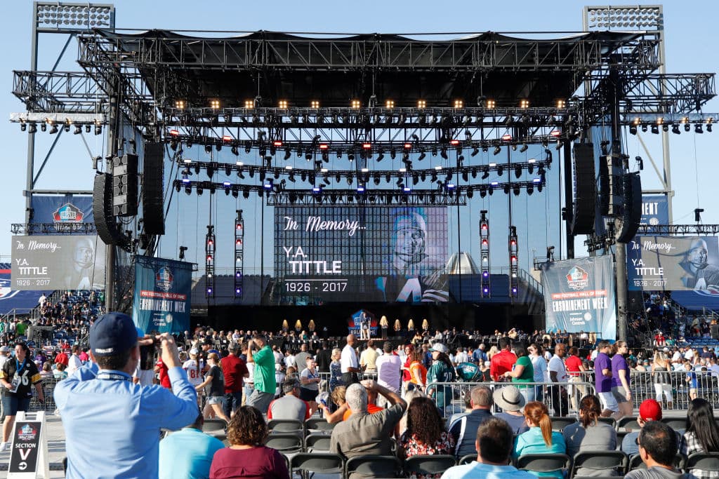 Un homenaje póstumo se realizó en memoria del mariscal de campo Y. A. Tittle, fallecido el 8 de octubre de 2017 con 90 años de edad, miembro del Salón de la Fama.