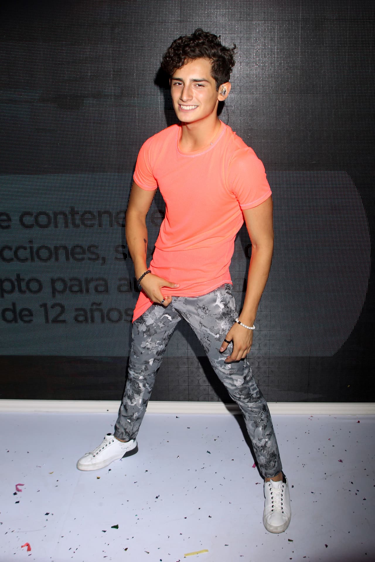 “Nuestra mamá nos enseñó que lo principal que debemos ver, creer y escuchar es lo que pasa en casa porque muchas cosas se van a decir afuera”, continuó al actor de 
<a target="_blank" href="https://www.univision.com/shows/mi-marido-tiene-mas-familia">‘Mi marido tiene familia’</a>.