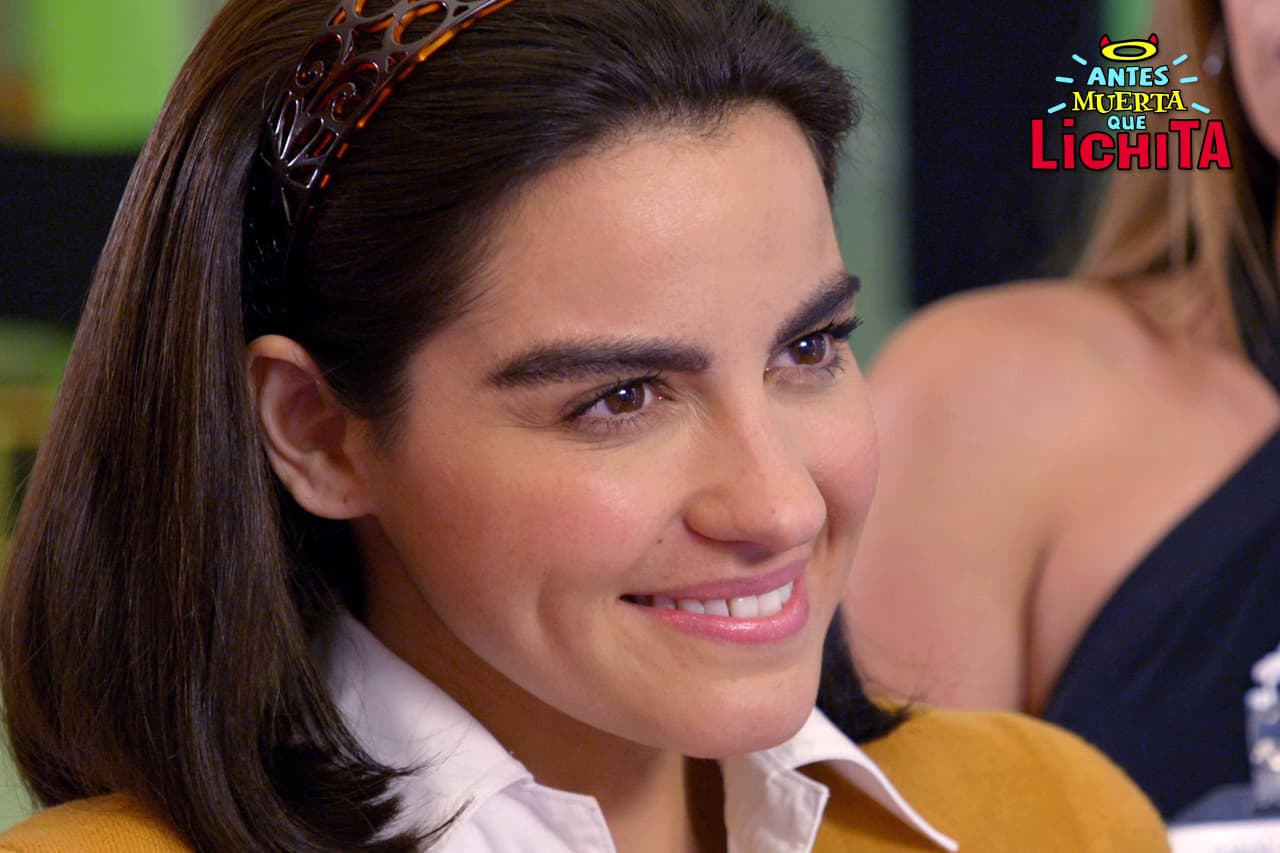 Lichita se hace presente en su entrevista y cautiva a todos con su nuevo look.