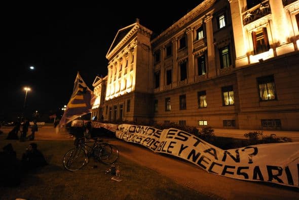 La 'Ley de Caducidad de la Pretensión Punitiva del Estado' fue aprobada por el Parlamento uruguayo, en 1986.