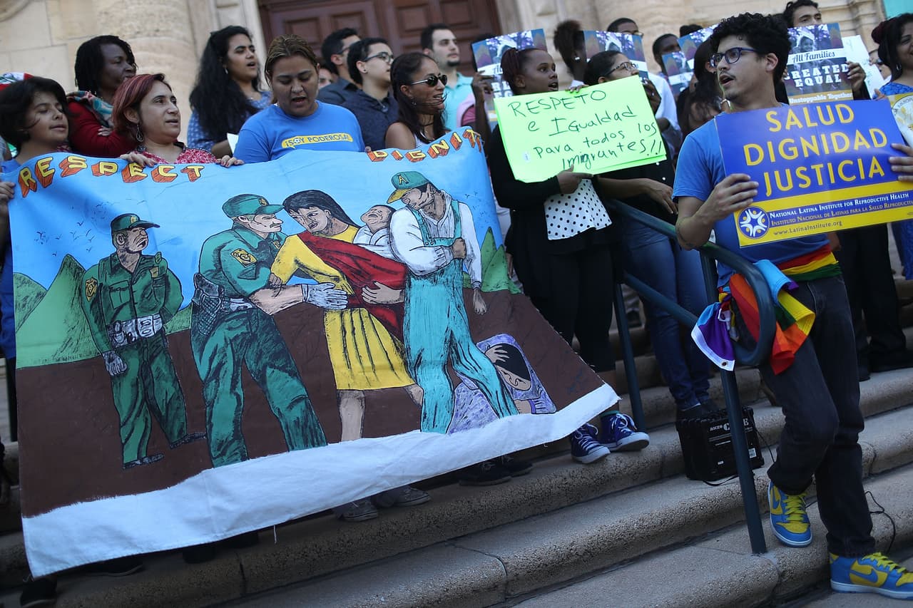 Protestas en varias ciudades de EEUU tras conocerse la decisión de la Corte Suprema sobre las acciones ejecutivas que protegen a indocumentados.