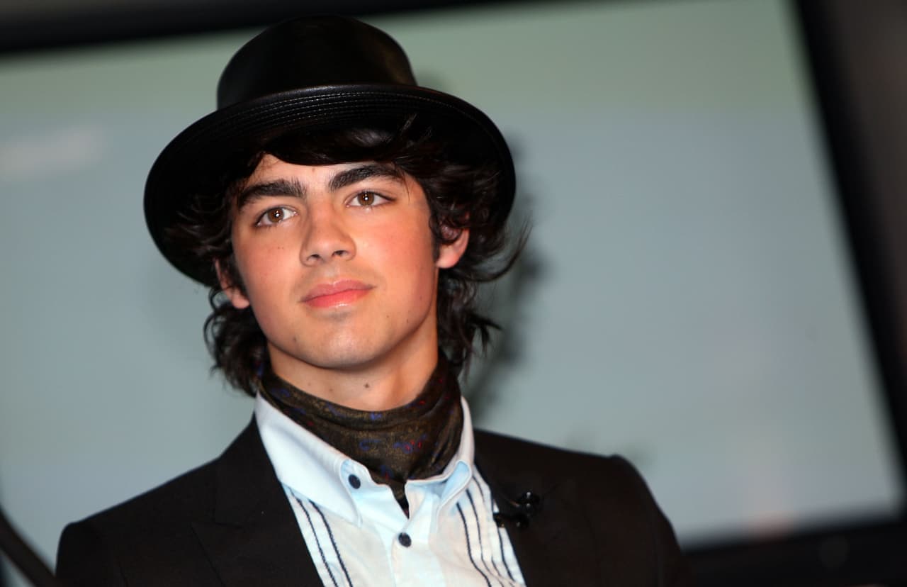 La carrera de la agrupación despegó en el 2007, con el lanzamiento de su segundo disco, 'Jonas Brothers', y una aparición en el programa 'Hannah Montana', protagonizado por Miley Cyrus.