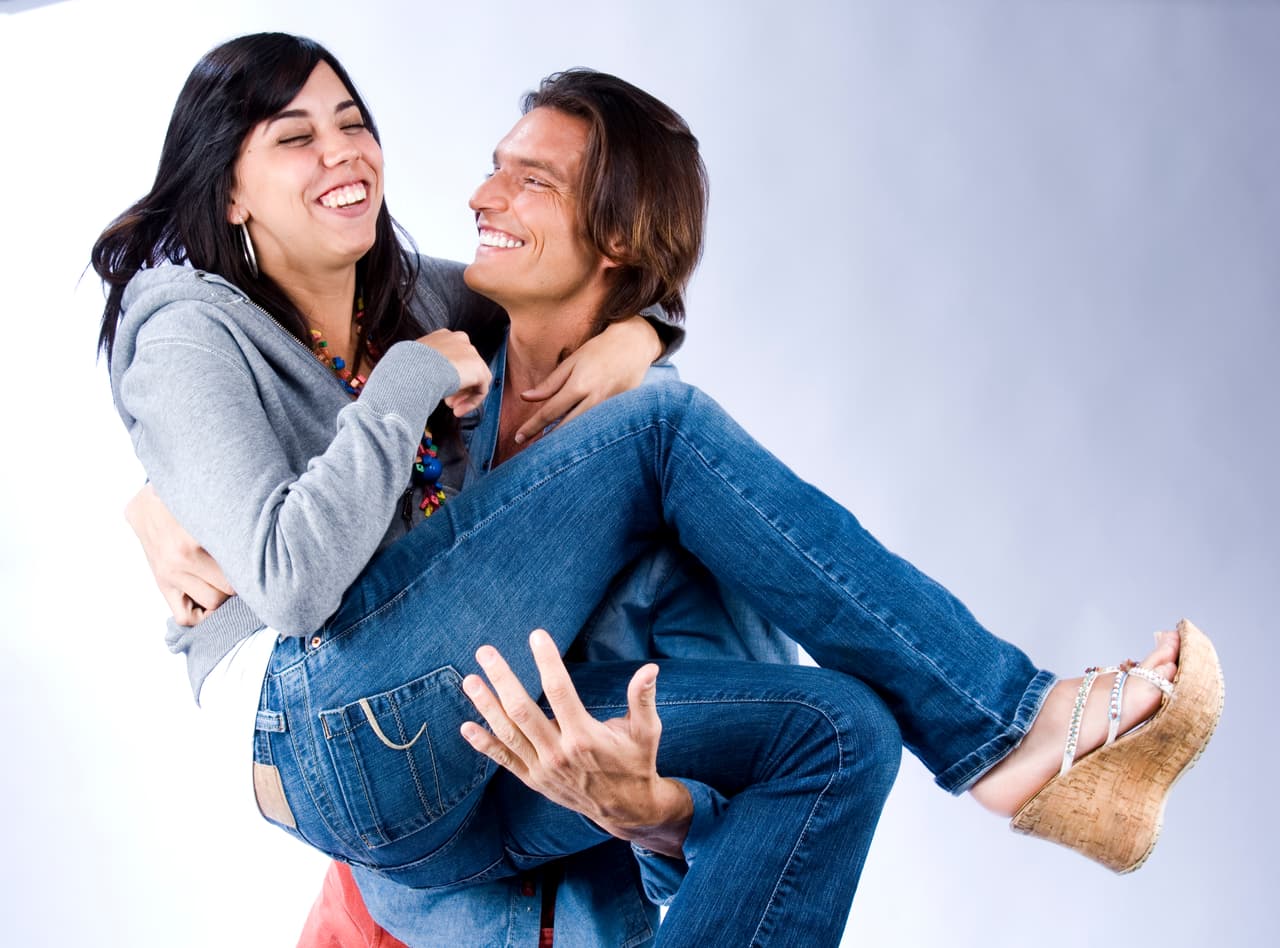 Mientras que Nicolle tiene 30 año de edad y es diseñadora de modas.