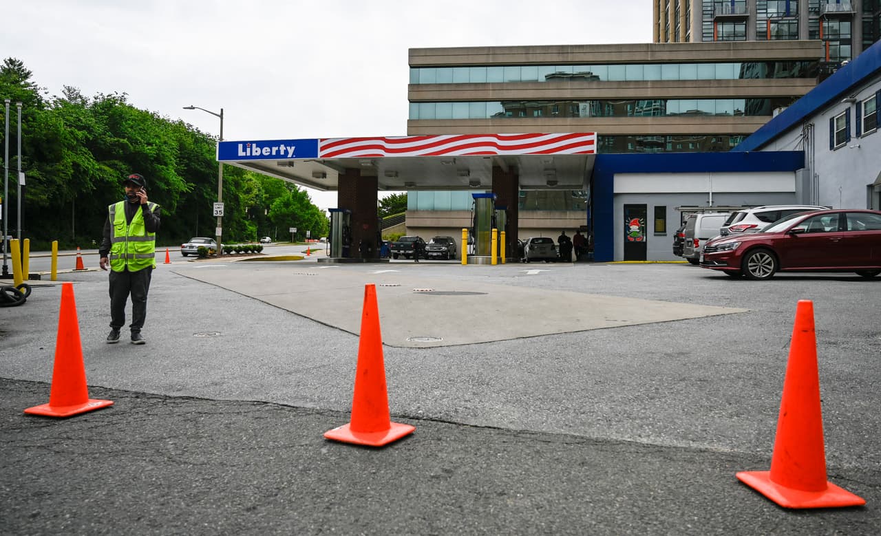 Hallan el cuerpo sin vida de una mujer dentro de un auto en una estación de gas en Alexandria