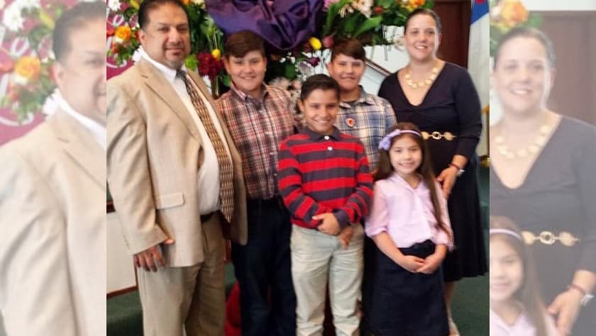 La familia Rodríguez en una foto familiar sin fechar. Los padres, Lawrence (izqu.) y Lydia (derecha) fallecieron a causa del virus en agosto con días de diferencia.
