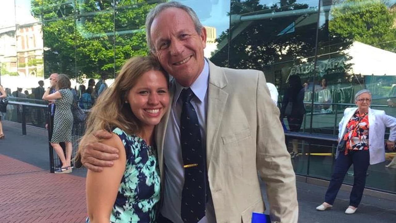 <b>Belén Smole: </b>reportera investigativa de Univision 45 a Tu Lado
<br>"Mi papá Eduardo me enseñó a poner una sonrisa aún en los momentos más difíciles de la vida".