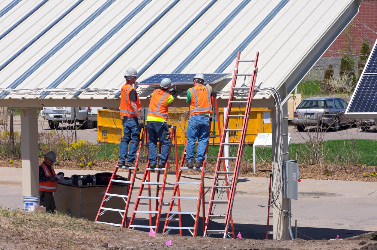 <b>MINNESOTA |</b> El salario mínimo en este estado será ajustado dependiendo de cuánto vendan las empresas. Los negocios cuyas ventas brutas sean de $500,000 o más al año deberán subirlo a $10.08, desde $10. Las que tengan ventas por debajo de ese umbral deberán elevarlo a $8.21 por hora, desde $8.15.