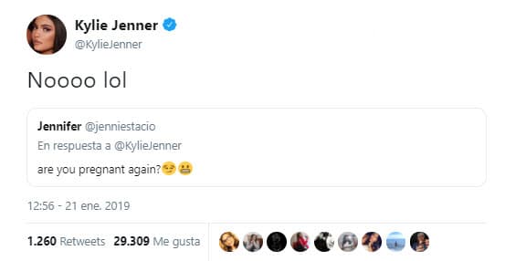 Fue la usuaria @jenniestacio quien le preguntó si estaba embarazada nuevamente, por lo que Kylie lo negó rotundamente.